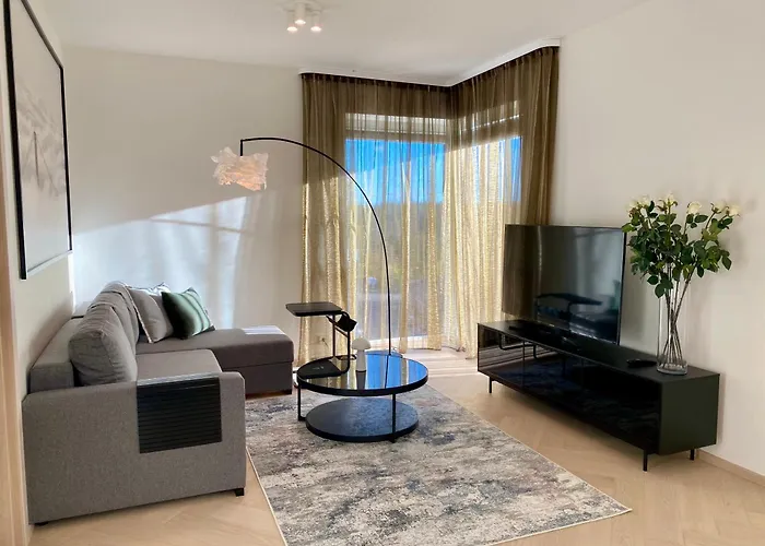 Vektor Premium Apartment With Rooftop Garden & Free Parking
