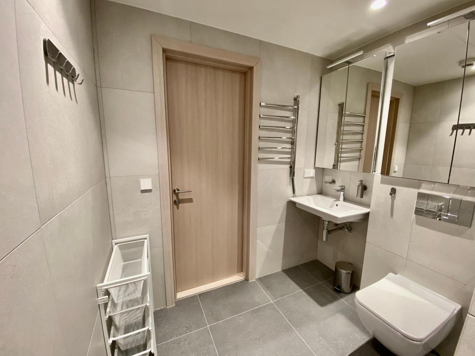 Vektor Premium With Rooftop Garden & Free Parking Apartment *